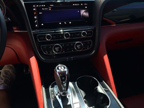 Certified 2023 Bentley Bentayga AWD/4WD image 20