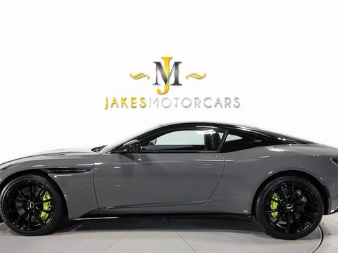 Used 2019 Aston Martin DB11 AMR image 2