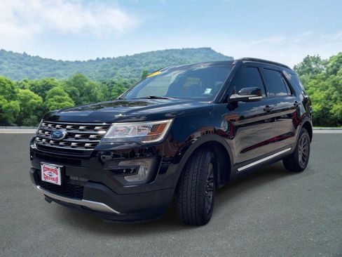 Used 2017 Ford Explorer XLT FWD image 24