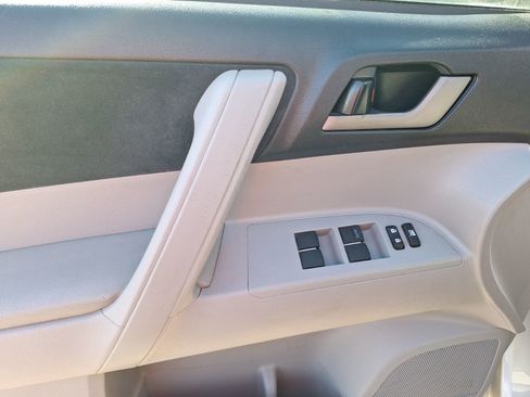 Used 2011 Toyota Highlander 2WD image 15