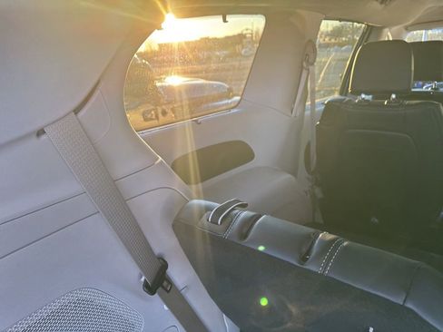 Used 2024 Chrysler Pacifica Touring-L w/ Uconnect Theater Family Group image 31