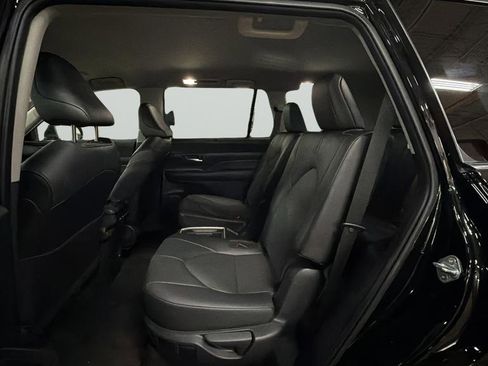 Used 2025 Toyota Grand Highlander AWD image 25