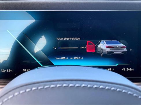 Used 2025 BMW i7 xDrive60 image 24