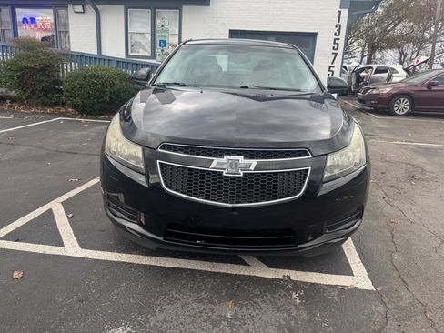 Used 2014 Chevrolet Cruze LT w/ Technology Package FWD image 3