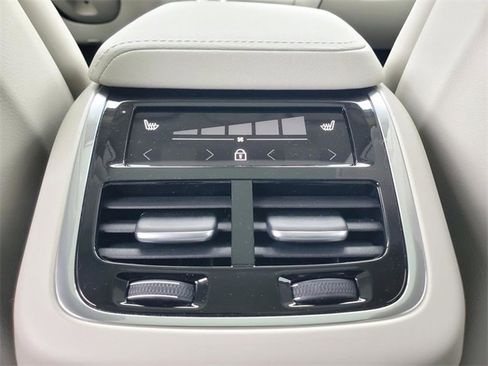 New 2026 Volvo XC60 B5 Ultra w/ Protection Package Premier image 30