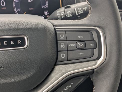 Used 2025 Jeep Wagoneer Series II AWD/4WD image 26