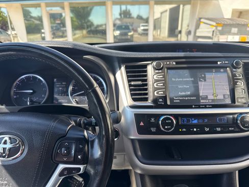 Used 2018 Toyota Highlander Limited Platinum AWD/4WD image 17