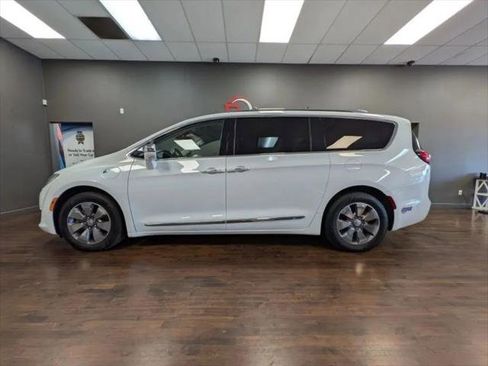 Used 2019 Chrysler Pacifica Limited w/ Advanced Safetytec Group image 2