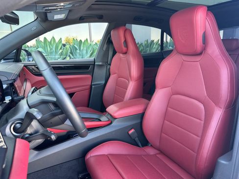 Certified 2025 Porsche Macan 4 Electric AWD/4WD image 5