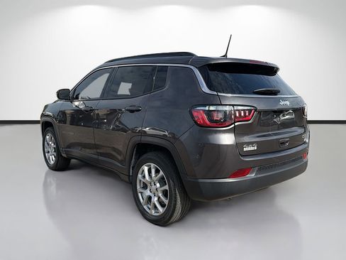 Used 2023 Jeep Compass Latitude AWD/4WD image 5