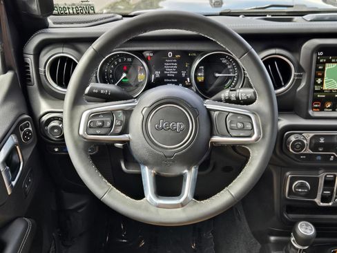 Used 2023 Jeep Wrangler Unlimited Sahara AWD/4WD image 15