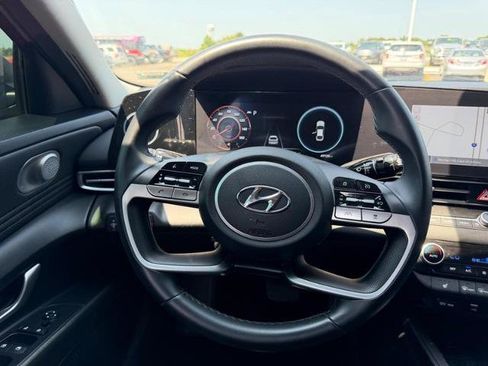 Used 2023 Hyundai Elantra SEL w/ Convenience Package FWD image 11
