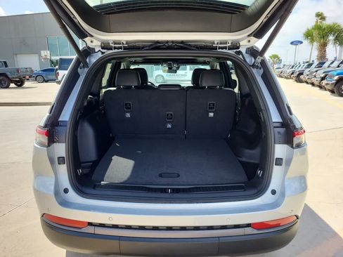 New 2026 Jeep Grand Cherokee Altitude AWD/4WD image 27