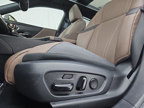 Used 2024 Lexus ES 350 Ultra Luxury w/ Accessory Package (Z1) image 10