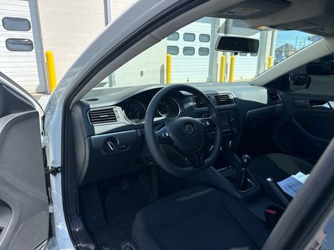 Used 2016 Volkswagen Jetta SE FWD image 7