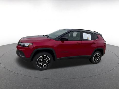 Used 2025 Jeep Compass Trailhawk AWD/4WD image 7
