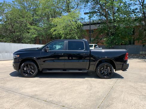 Used 2025 RAM 1500 Laramie AWD/4WD image 2