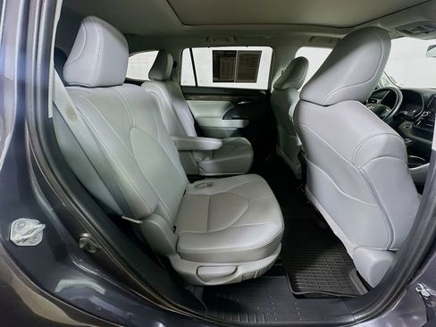 Used 2021 Toyota Highlander Platinum AWD/4WD image 11