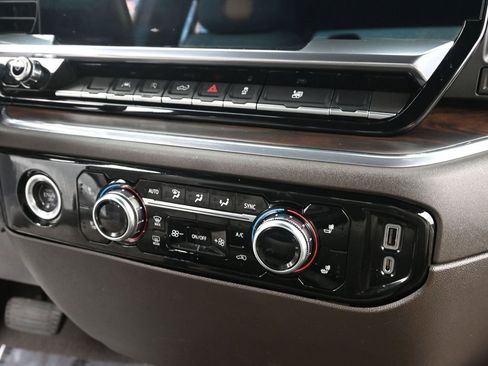 Used 2023 GMC Sierra 1500 SLT image 18