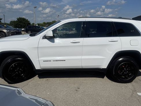 Used 2018 Jeep Grand Cherokee Laredo AWD/4WD image 5
