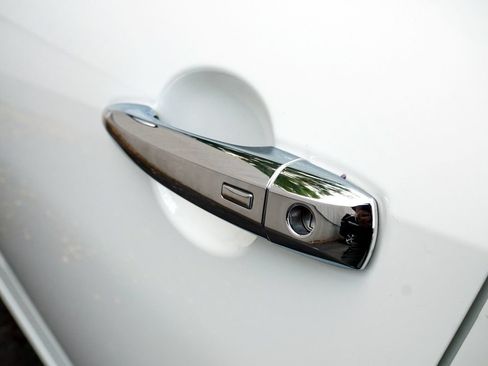 Used 2025 Nissan Altima 2.5 SV FWD image 11