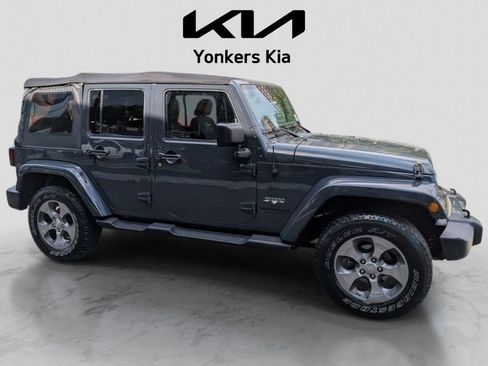 Used 2016 Jeep Wrangler Unlimited Sahara w/ Dual Top Group AWD/4WD image 5