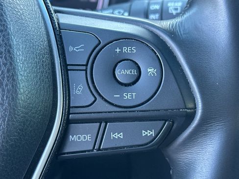 Used 2022 Toyota Venza LE image 38