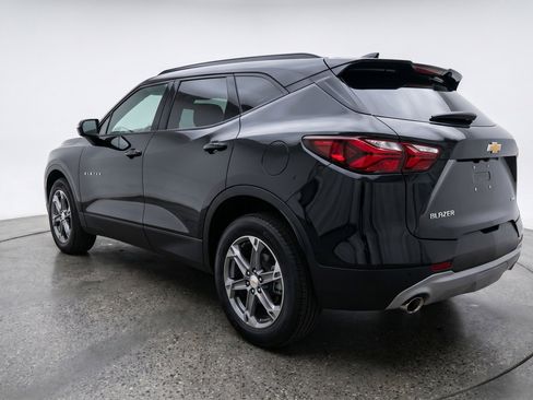 Used 2025 Chevrolet Blazer LT FWD image 5