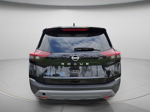 Used 2023 Nissan Rogue S image 5