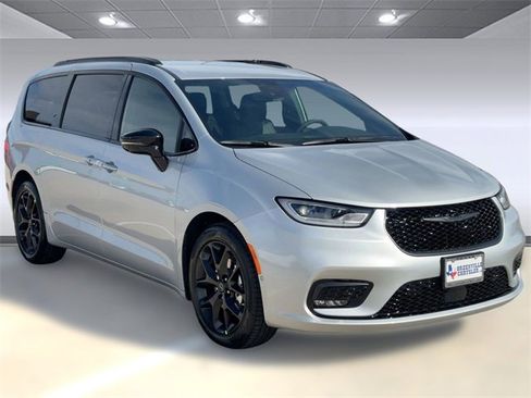 New 2026 Chrysler Pacifica Select image 7