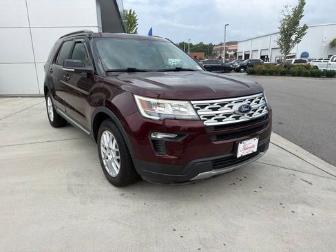 Used 2018 Ford Explorer XLT w/ Equipment Group 202A FWD image 1