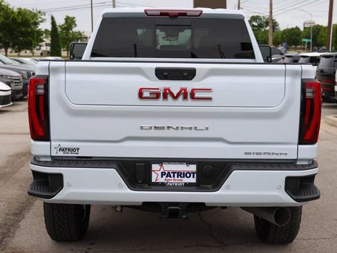 New 2026 GMC Sierra 2500 Denali w/ Denali Reserve Package AWD/4WD image 4