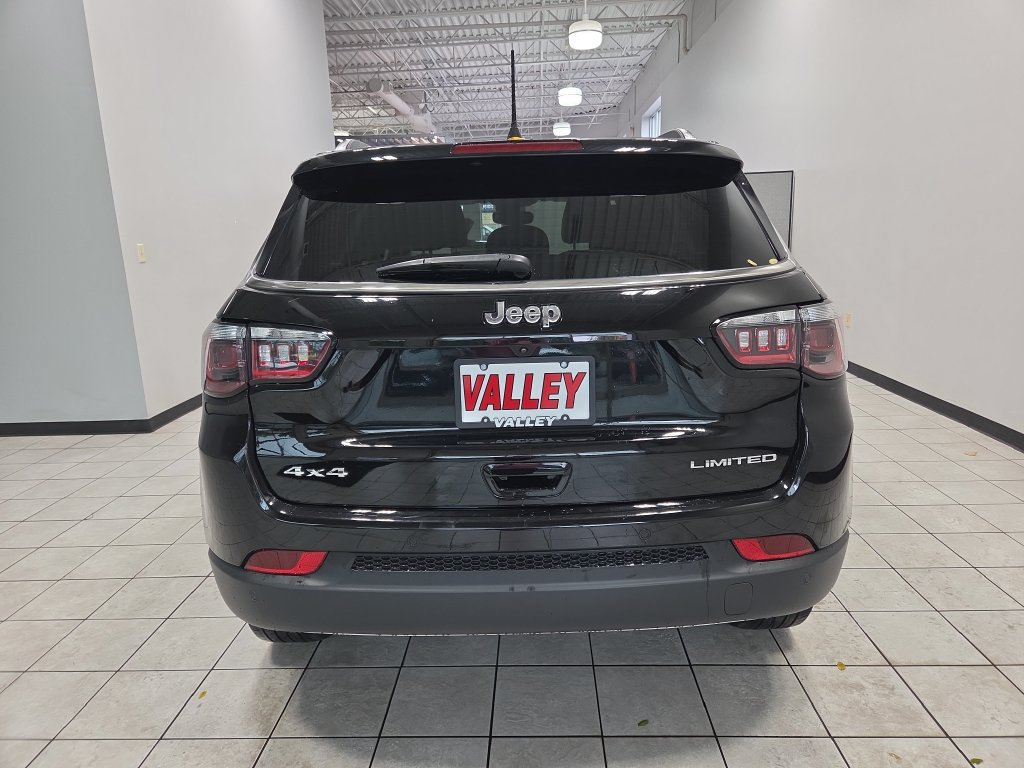 Used 2024 Jeep Compass Limited AWD/4WD image 7