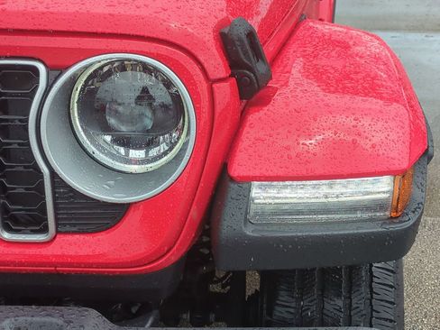 Used 2025 Jeep Wrangler Unlimited Sahara image 11