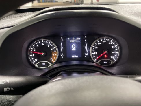 Used 2018 Jeep Renegade Sport w/ Power & Air Group image 31