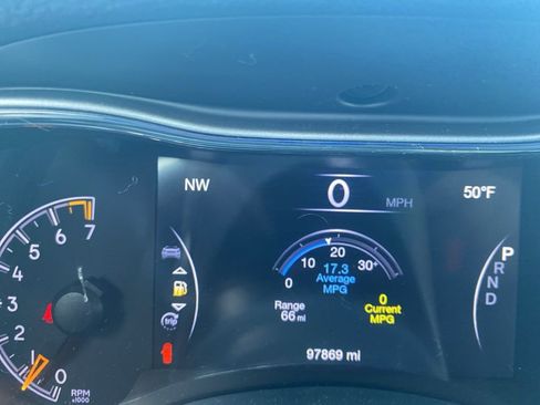 Used 2018 Jeep Grand Cherokee Altitude image 17