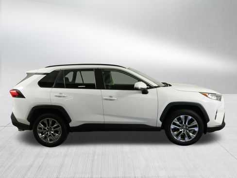 Used 2020 Toyota RAV4 XLE Premium image 8