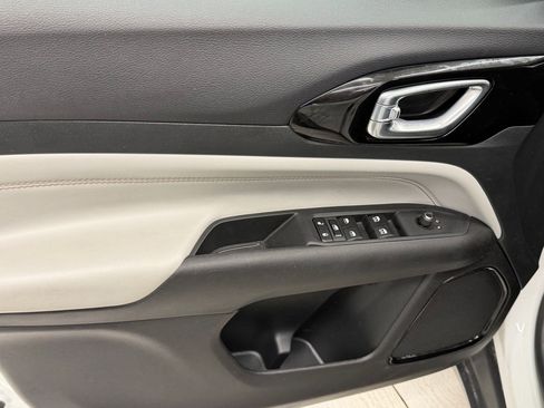 Used 2025 Jeep Compass Limited image 10