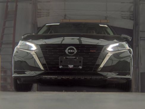 Used 2023 Nissan Altima 2.5 SR w/ SR Premium Package AWD/4WD image 4