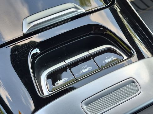 Used 2024 Mercedes-Benz CLE 450 4MATIC Cabriolet image 18