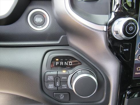 New 2026 RAM 1500 4x4 Crew Cab image 24