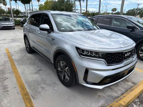 Certified 2022 Kia Sorento EX FWD image 2