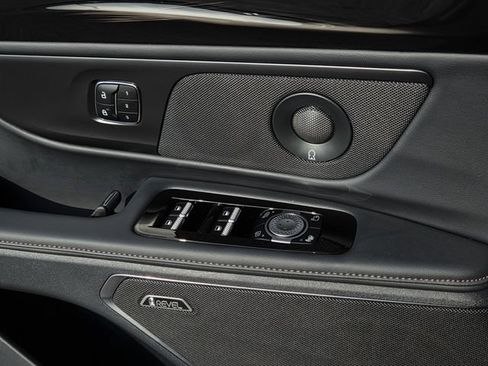 New 2026 Lincoln Nautilus Reserve AWD/4WD image 16