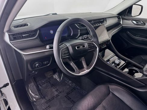 Certified 2023 Jeep Grand Cherokee L Limited w/ Black Appearance Package AWD/4WD image 16