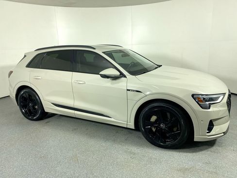Certified 2021 Audi e-tron Premium w/ Convenience Plus Package image 29