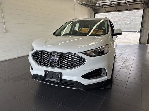 Used 2024 Ford Edge SEL w/ Convenience Package AWD/4WD image 3