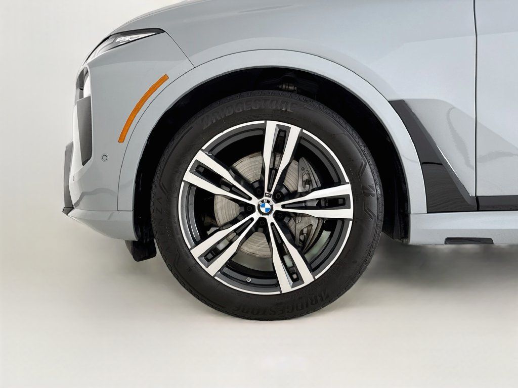 Used 2023 BMW X7 xDrive40i w/ M Sport Package AWD/4WD image 28