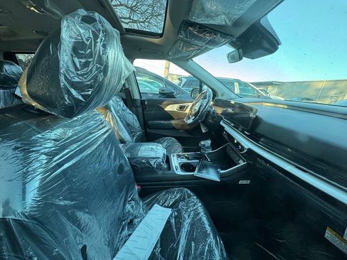 New 2026 Kia Carnival SX image 3