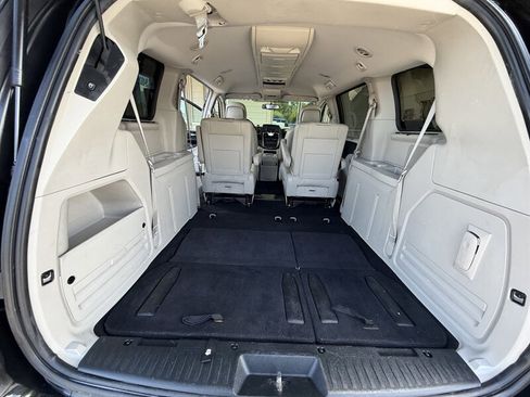 Used 2015 Chrysler Town & Country Touring w/ Driver Convenience Group FWD image 13