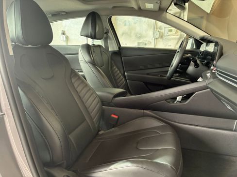 Used 2025 Hyundai Elantra Limited image 38